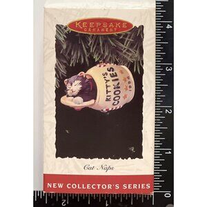 1994 HALLMARK KEEPSAKE ORNAMENT QX531-3 CAT NAPS COOKIE JAR